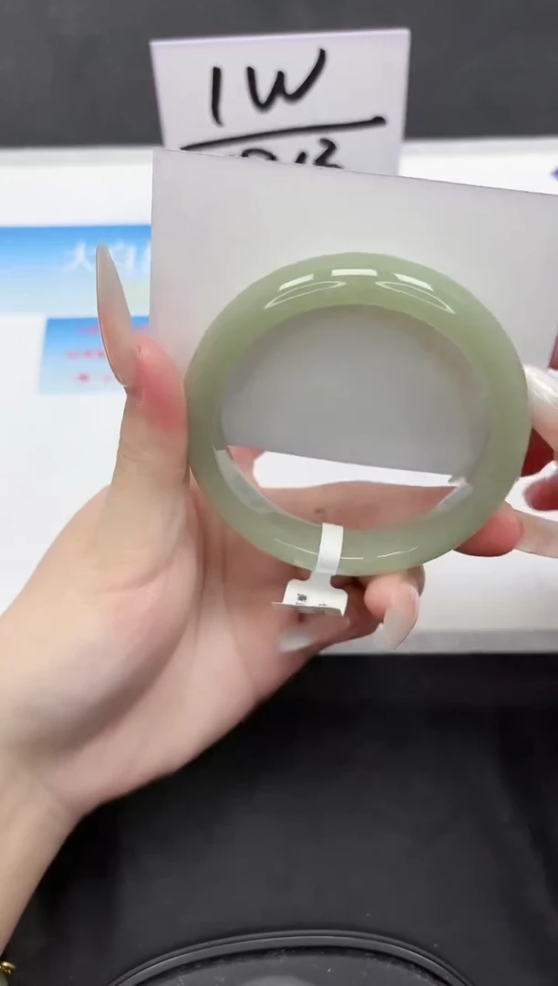 未镶嵌手镯石英质玉57-59.7