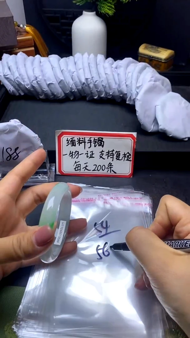 时尚女款缅料手镯54