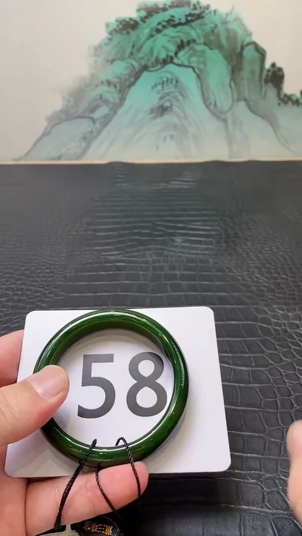 和田玉（碧玉）手镯未镶嵌一个