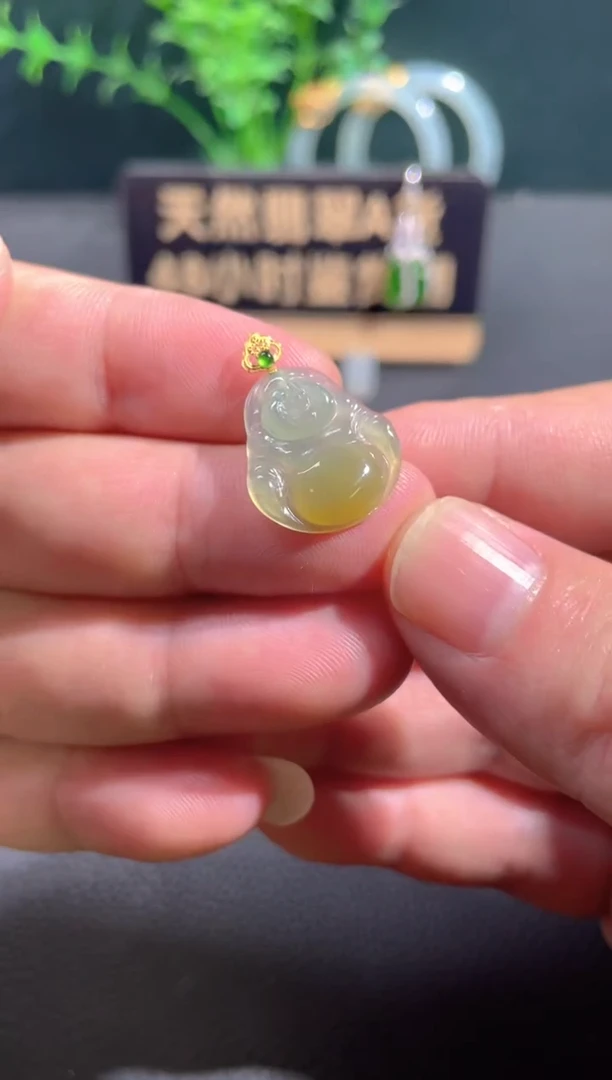 翡翠18K金镶嵌颈饰翡翠