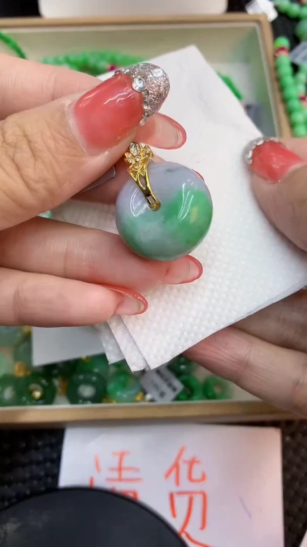 颈饰未镶嵌翡翠1