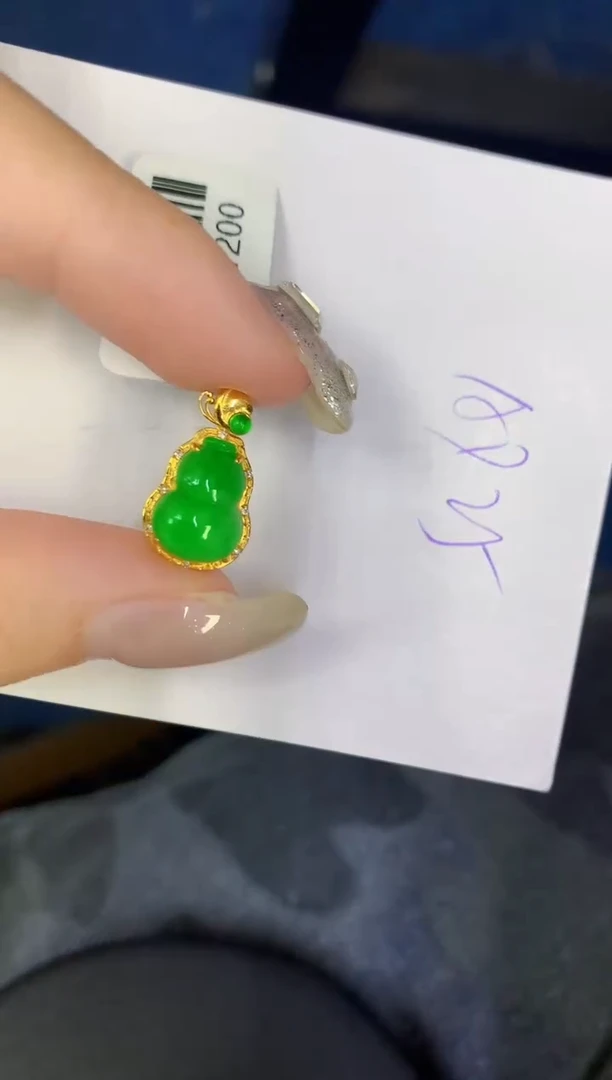 翡翠18K金镶嵌颈饰缅甸天然翡翠A货