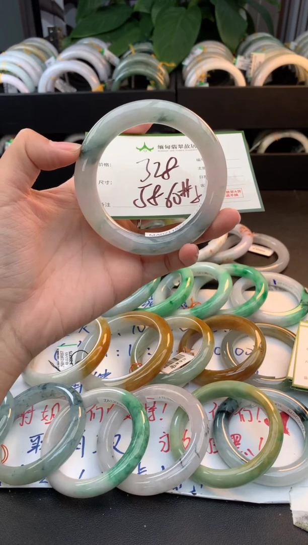 未镶嵌定制翡翠楚*?毛货需精细抛光+多人