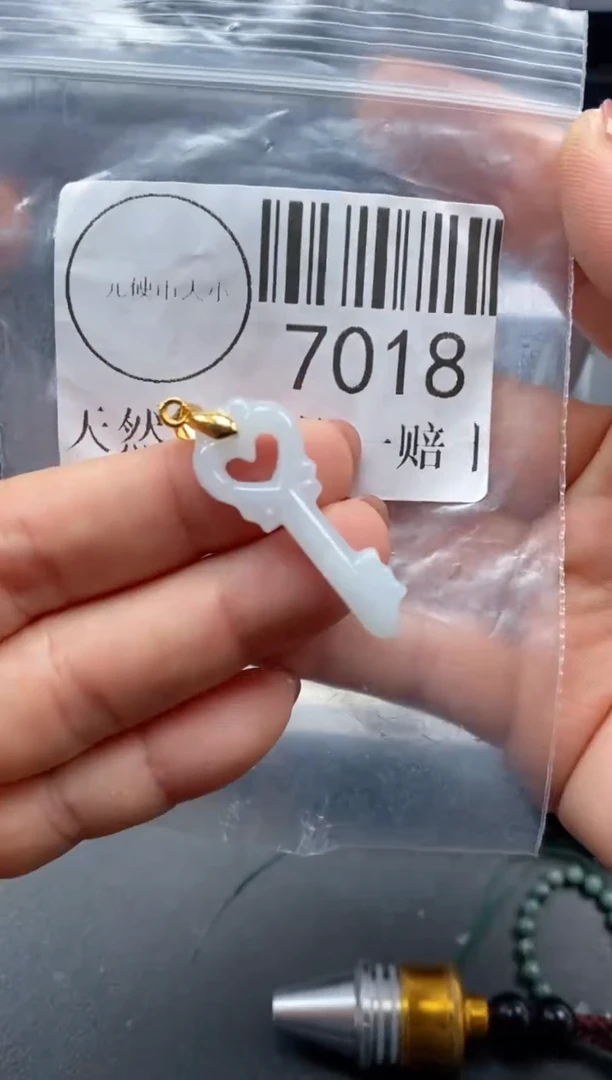 吊坠(不含链)未镶嵌翡翠7018