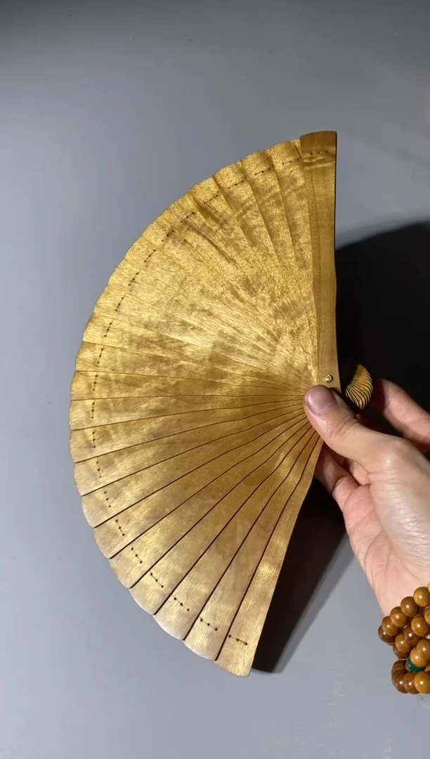 【闪购商品】金丝楠木雕104号18cm金丝楠木小叶桢楠扇子