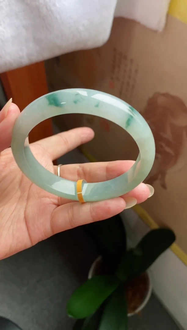 翡翠手镯未镶嵌（血漏特价福利）湖水绿飘花9号有矿线