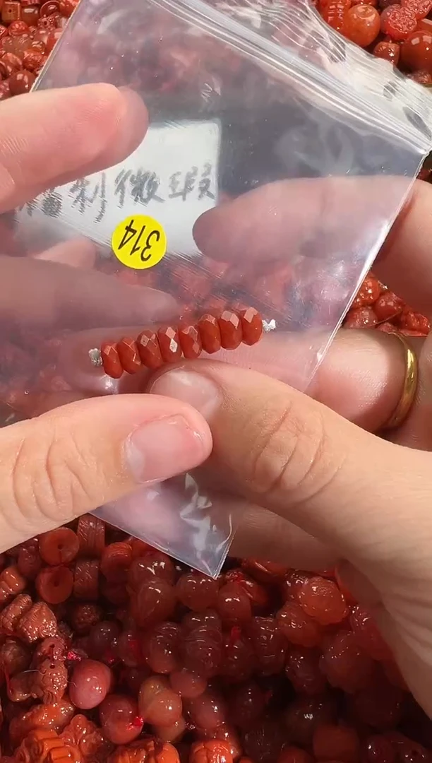 颈饰未镶嵌南红玛瑙1