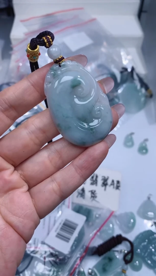 颈饰未镶嵌翡翠吊坠
