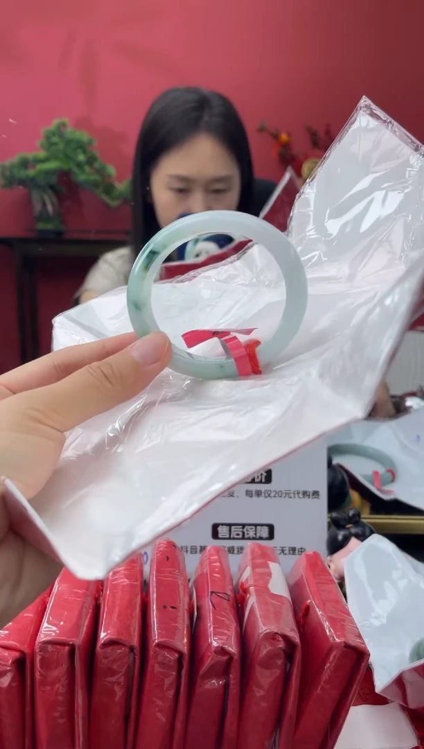 未镶嵌手镯（贵妃镯）翡翠1