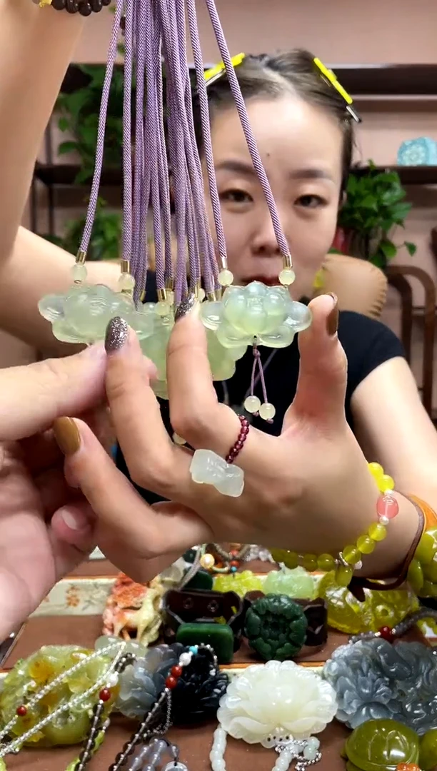 未镶嵌岫玉吊坠多样性发货发其中之一