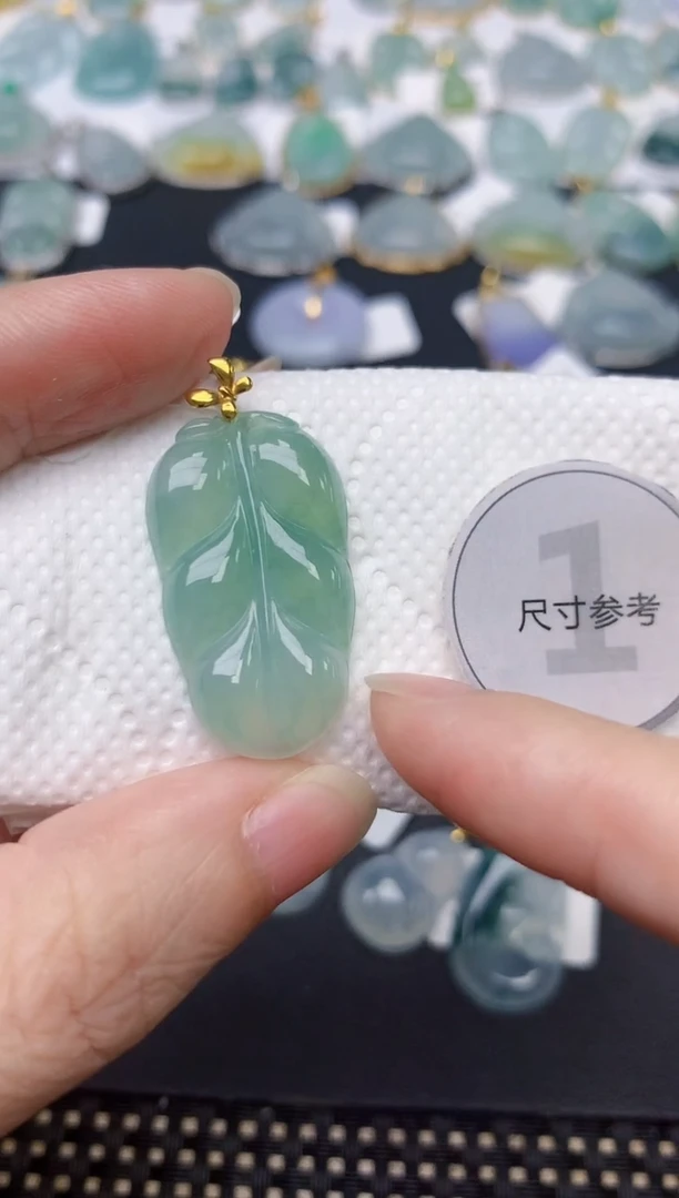 颈饰18K金镶嵌翡翠天然缅甸A货翡翠
