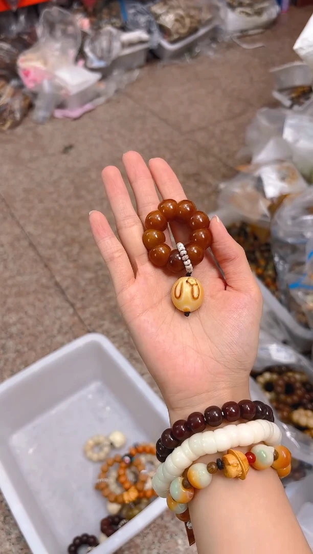 吊坠菩提根/象牙果栗子手捻带新款黄色兔