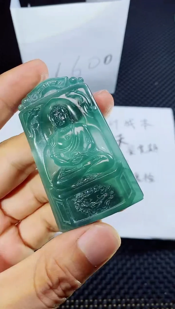 翡翠未镶嵌颈饰
