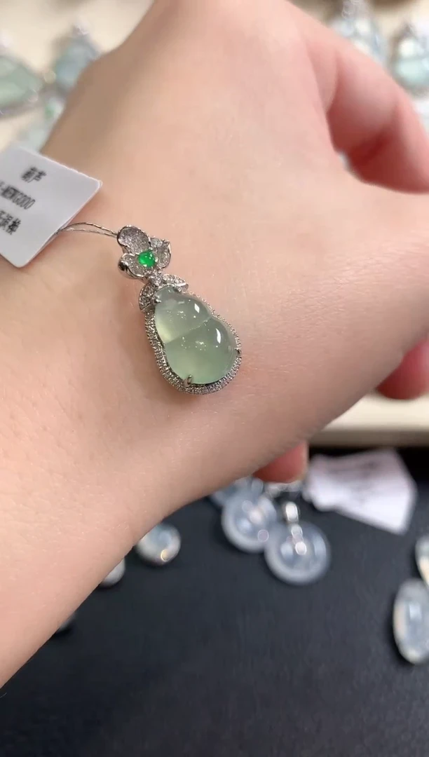 吊坠(不含链)18K金镶嵌翡翠冬日珠宝Q19