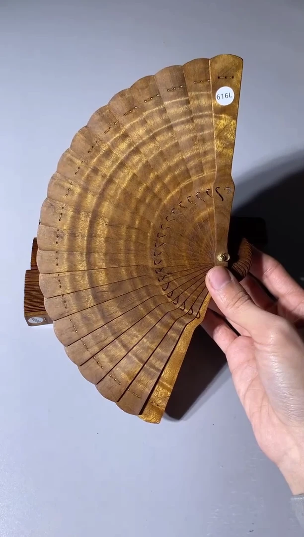 【闪购商品】金丝楠木雕616号15cm金丝楠木小叶桢楠扇子