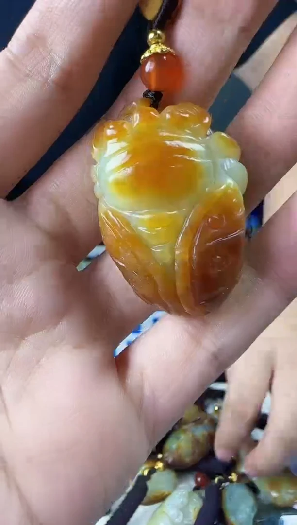 和田玉未镶嵌颈饰1