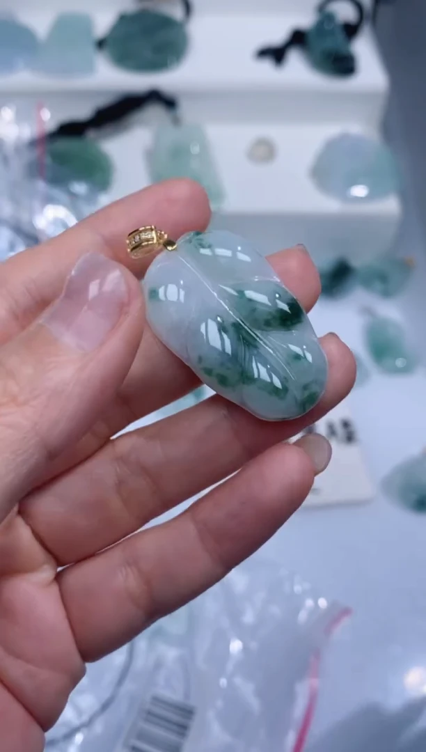 颈饰银S925镶嵌翡翠吊坠