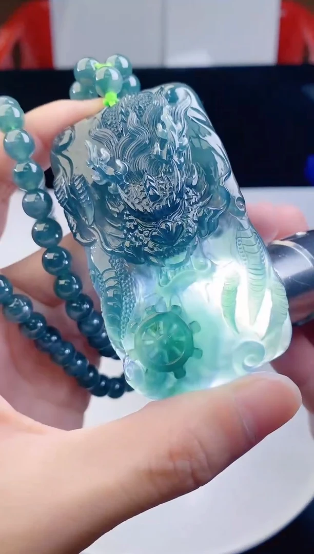 颈饰未镶嵌翡翠