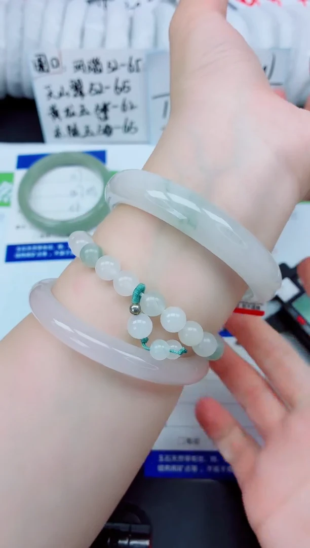 未镶嵌手镯石英质玉138-62.6