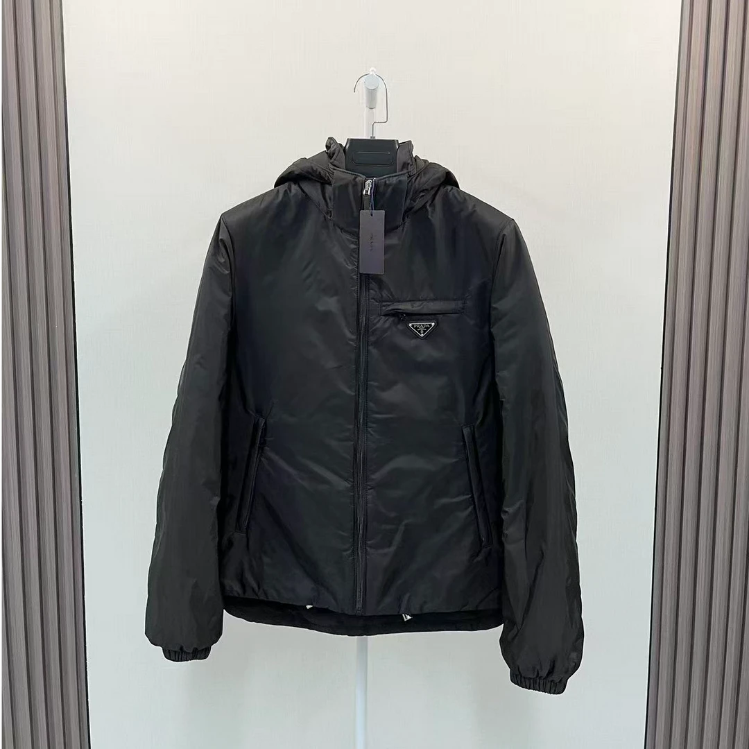 未使用 Prada/普拉达 /经典黑色三角标羽绒服夹克外套/尺码46