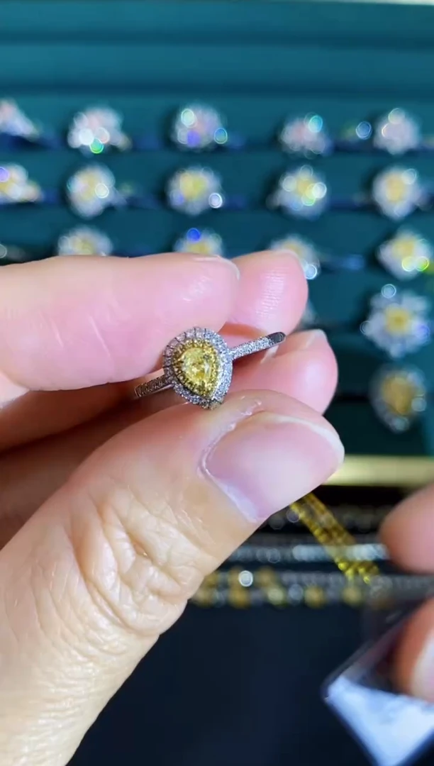 18K金镶嵌戒指钻石戒指