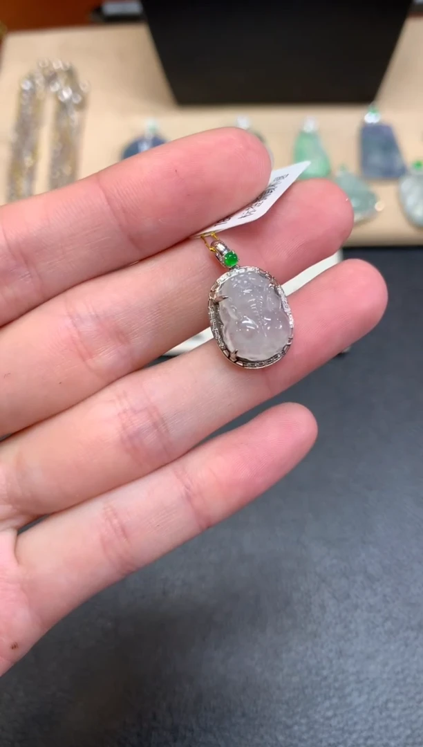 【闪购商品】翡翠颈饰18K金镶嵌貔貅【无服务费】