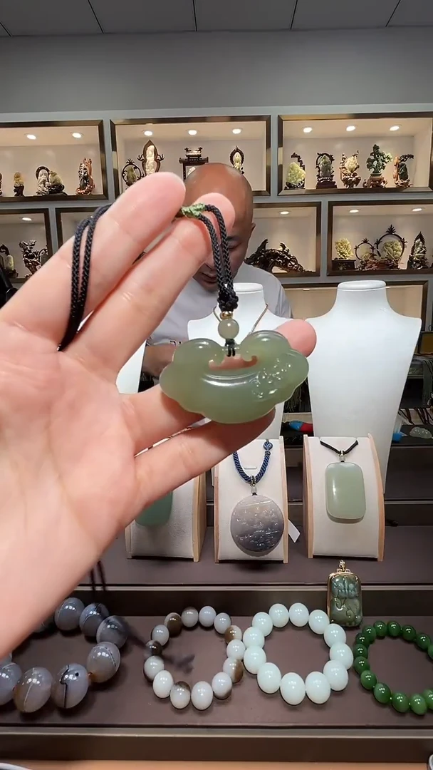 和田玉未镶嵌颈饰苏