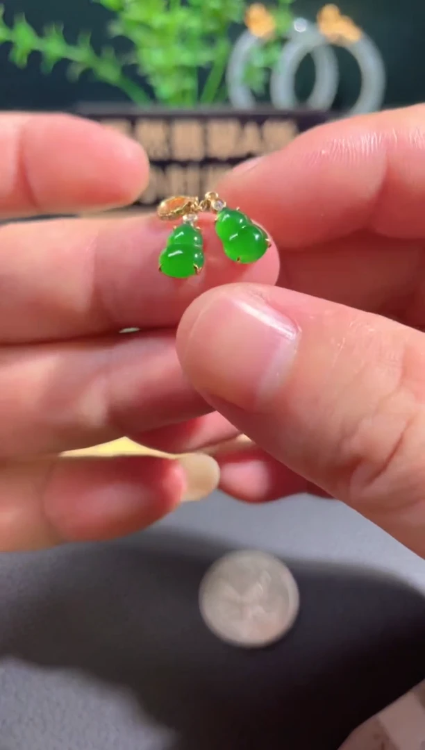 翡翠18K金镶嵌颈饰翡翠