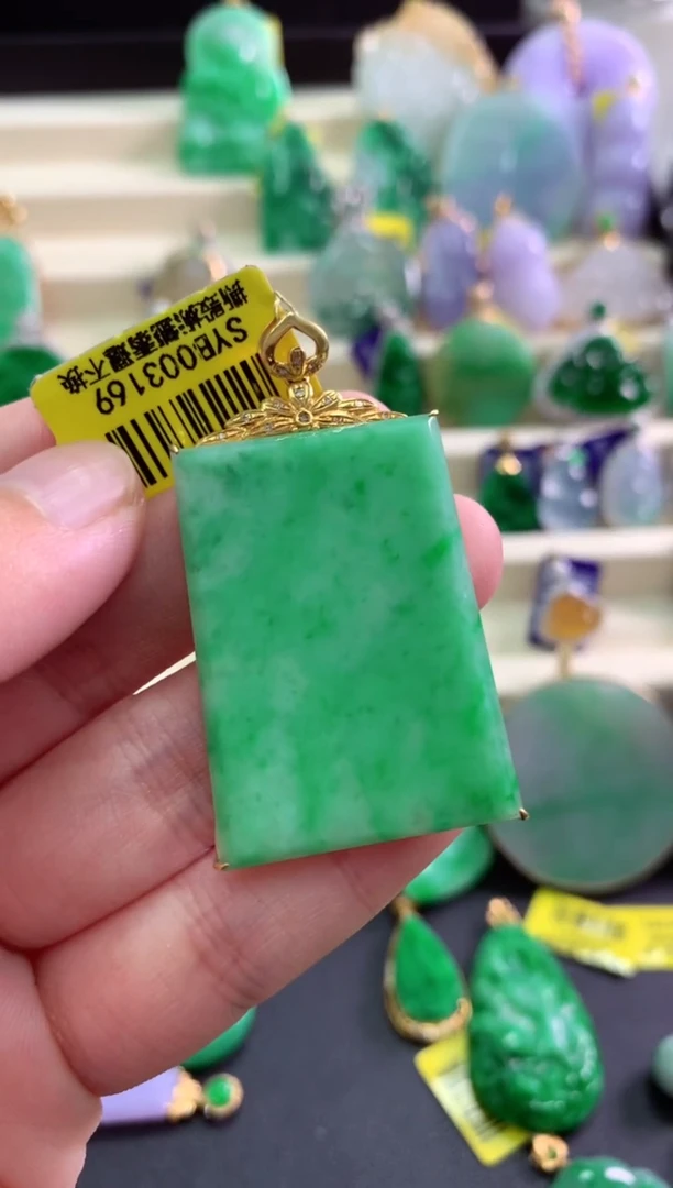 颈饰18K金镶嵌翡翠挂件1
