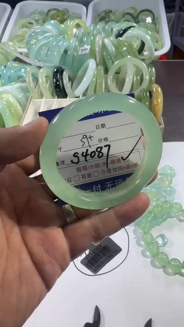 未镶嵌蛇纹石玉手镯1