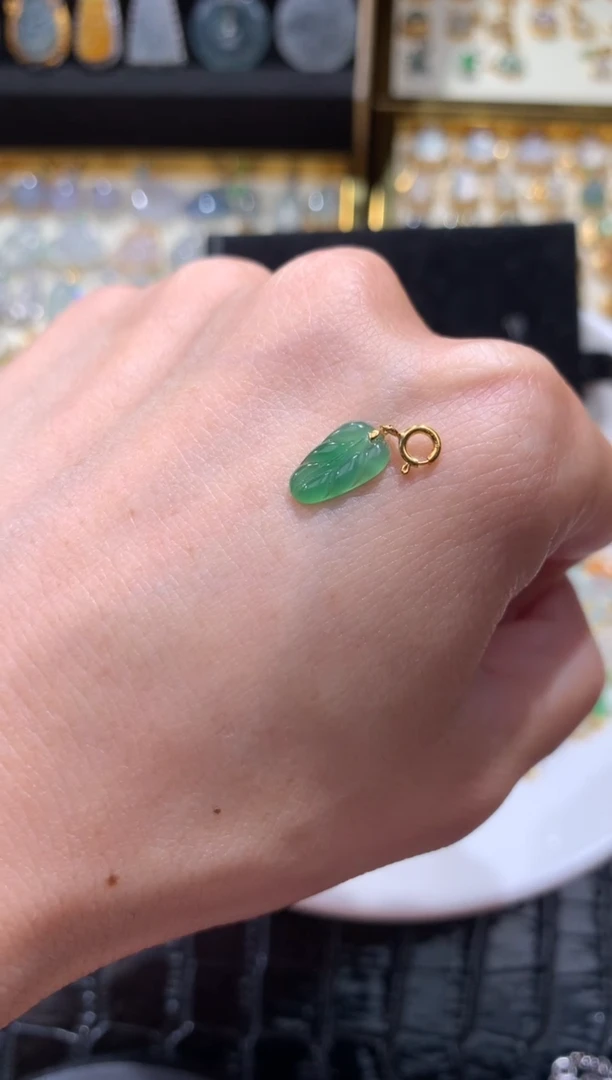 颈饰18K金镶嵌翡翠翡翠