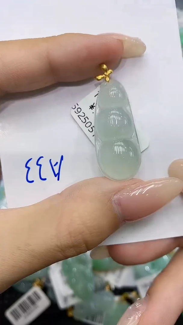 翡翠18K金镶嵌颈饰111111111111