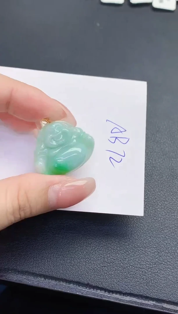 翡翠18K金镶嵌颈饰缅甸天然翡翠A货