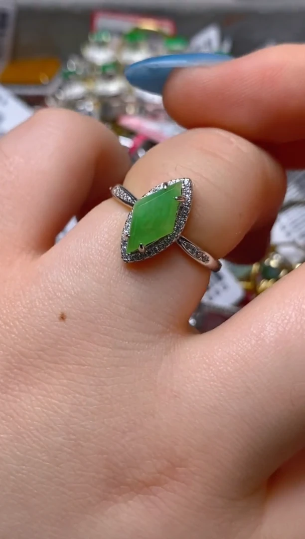 银S925镶嵌戒指翡翠百内无证书