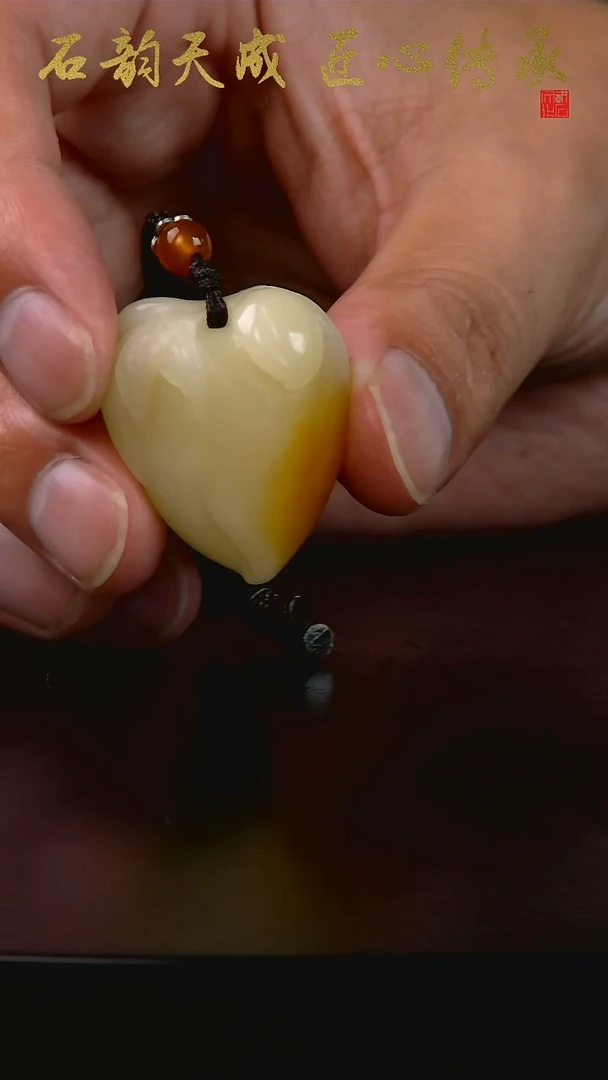 老挝石黄白芙蓉寿桃挂坠3.1*1.5*2.6