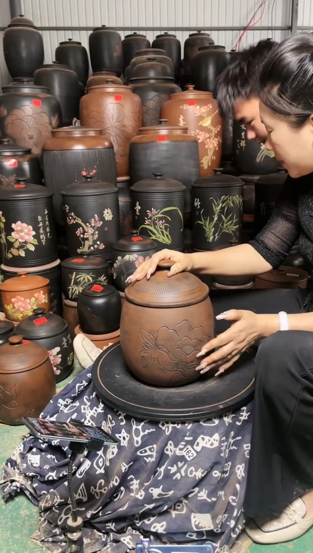 壶完品茶叶罐 龙蛋古铜色 牡丹花