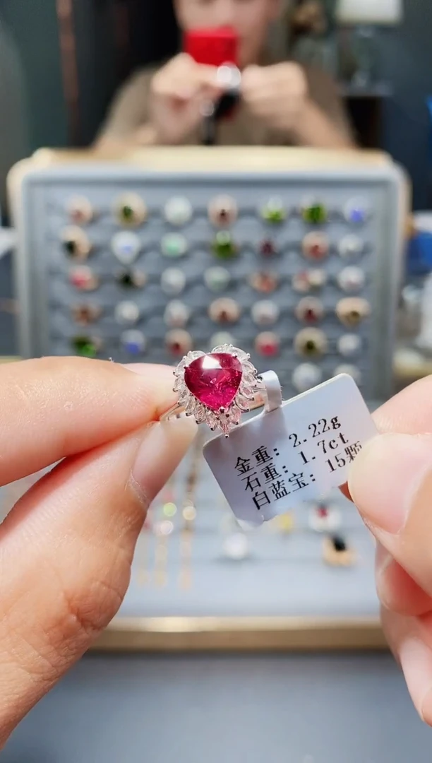 18K金镶嵌戒指碧玺1.7..