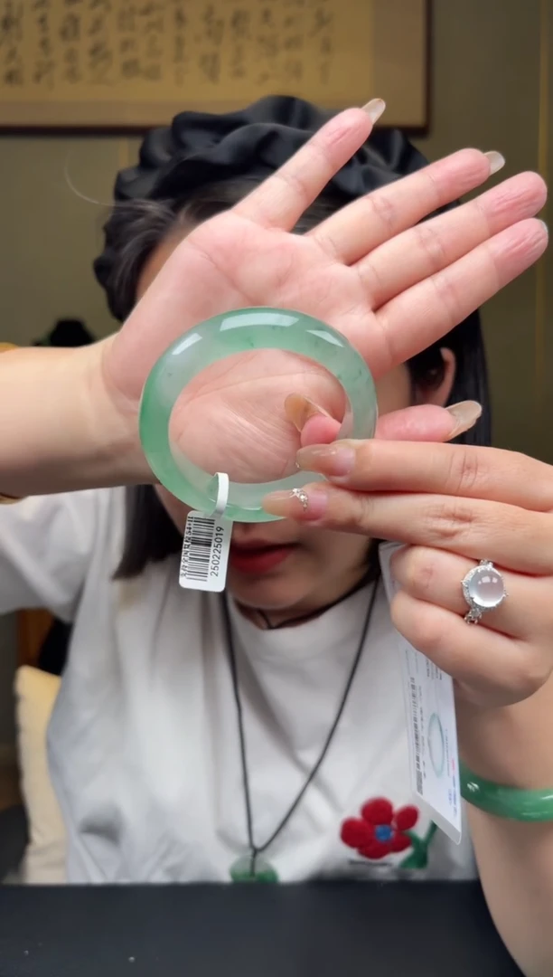 石英质玉手镯未镶嵌54+