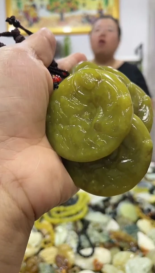 岫玉未镶嵌吊坠多样性发货发其中一件