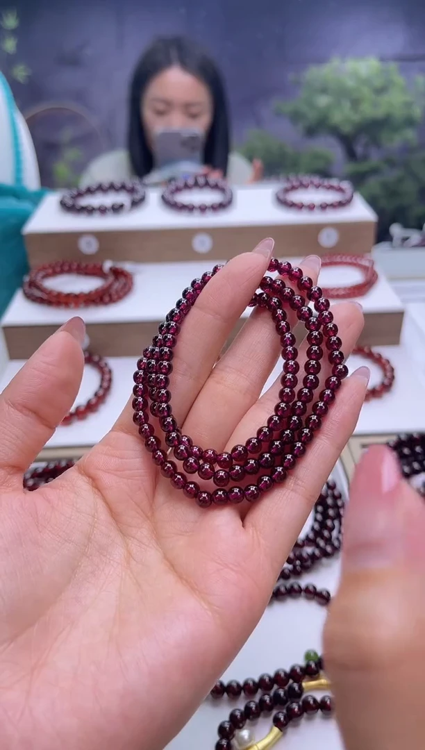 【闪购商品】石榴石手串未镶嵌紫牙乌石榴石多圈4mm+，多样式发一