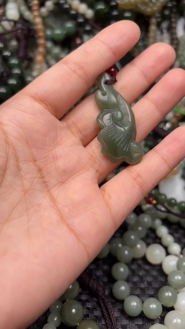 颈饰未镶嵌和田玉1