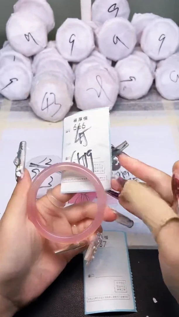 玛瑙/玉髓手镯未镶嵌666
