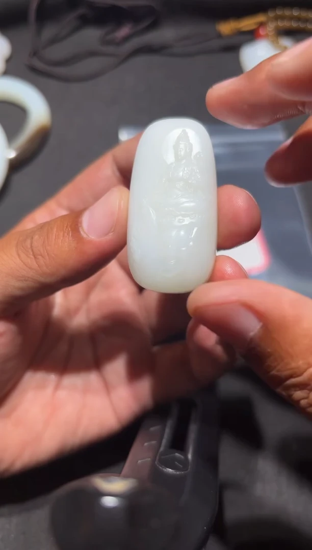 未镶嵌和田玉（糖玉）挂件和田玉