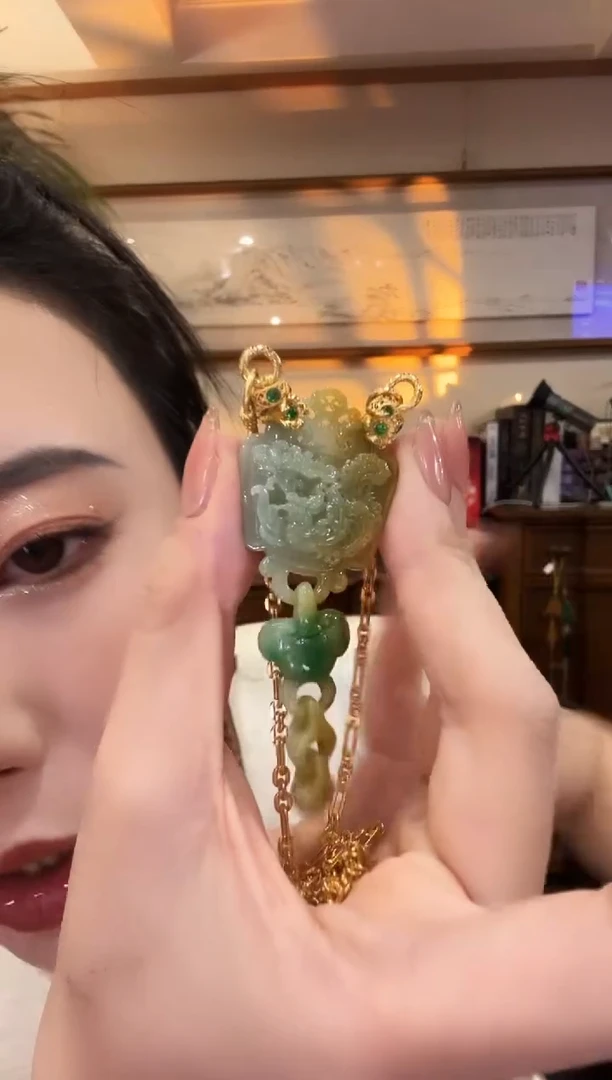 翡翠未镶嵌颈饰国风