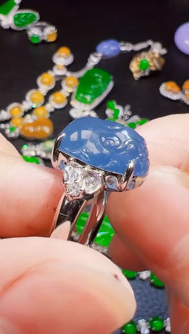 18K金镶嵌戒指翡翠春****物翡翠