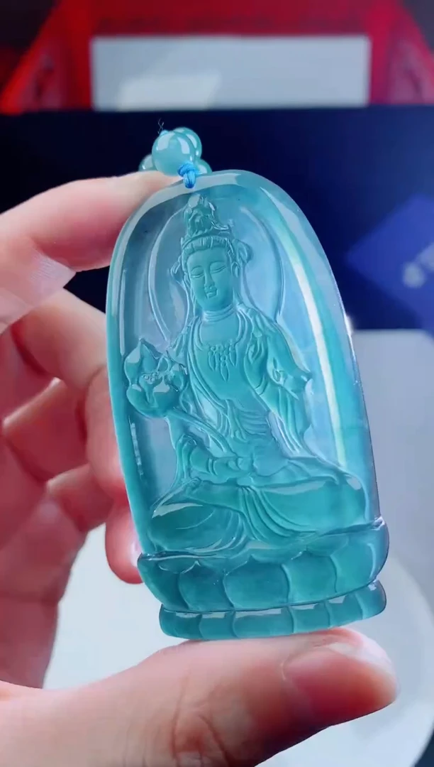 颈饰未镶嵌翡翠   `