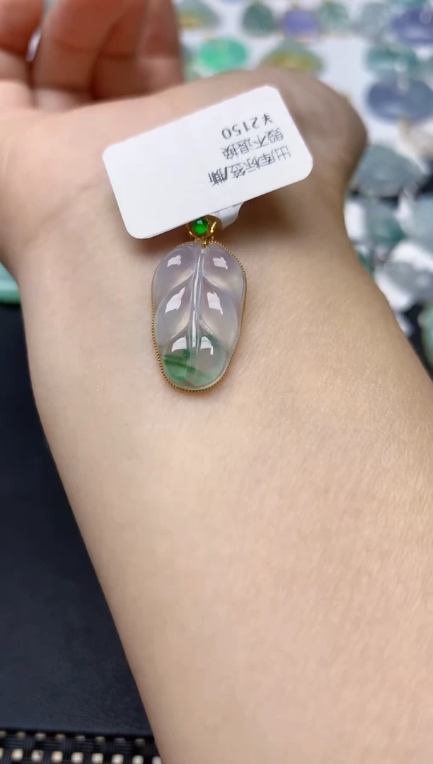 翡翠18K金镶嵌颈饰天然缅甸A货翡翠