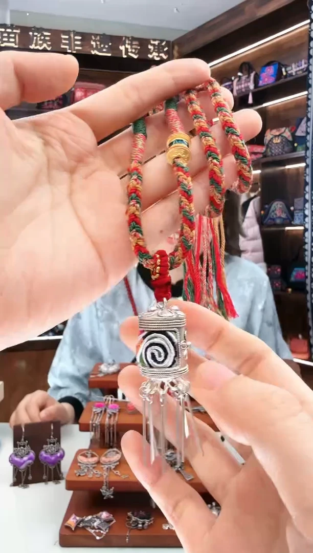 【闪购商品】织绣66蚩梦苗族古绣