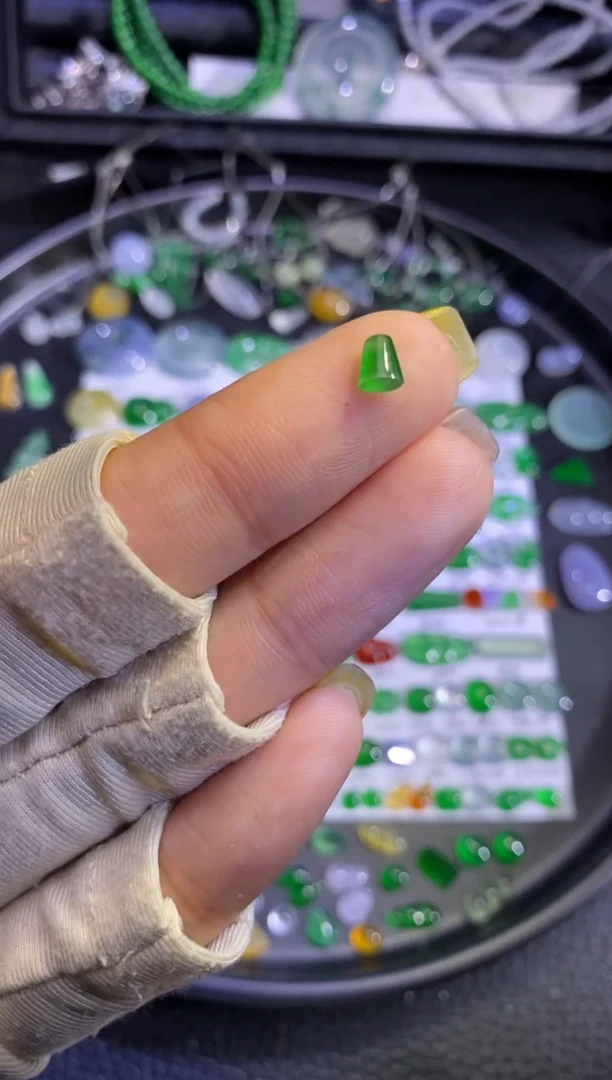 未镶嵌挂件翡翠牌