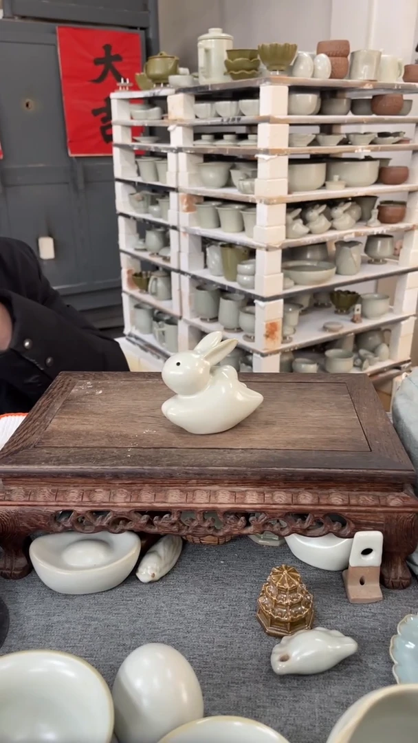 瓷片月白奔奔兔。。。